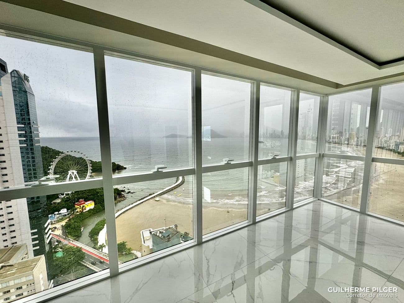 Apartamento no Ed. Skyline Tower em Balneário Camboriú — foto 1