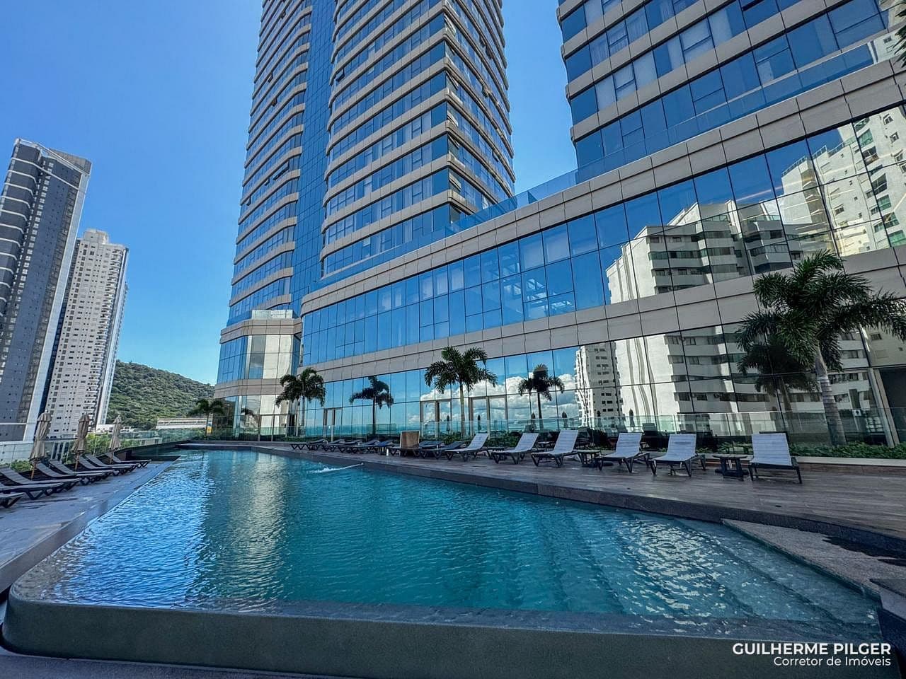 Apartamento Duplex no Ed. Yachthouse by Pininfarina na Barra Sul em Balneário Camboriú — foto 1