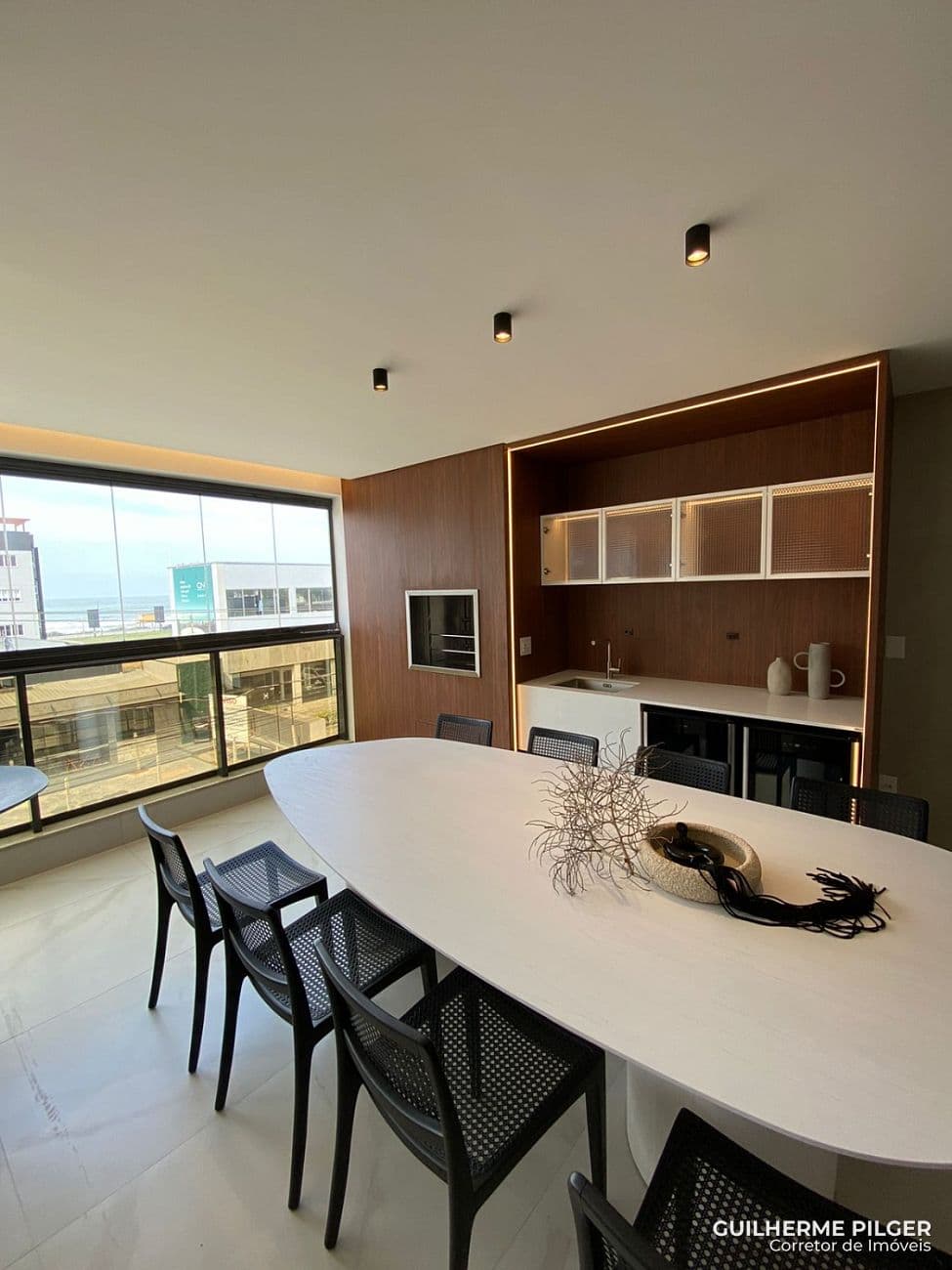 Apartamento no Ed. Surfers Paradise Residence na Praia Brava — foto 1