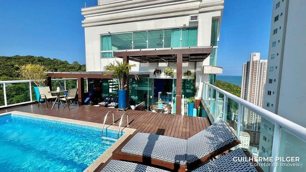 Cobertura triplex perto do mar no Ed. Ocean Tower em Balneário Camboriú — foto 1