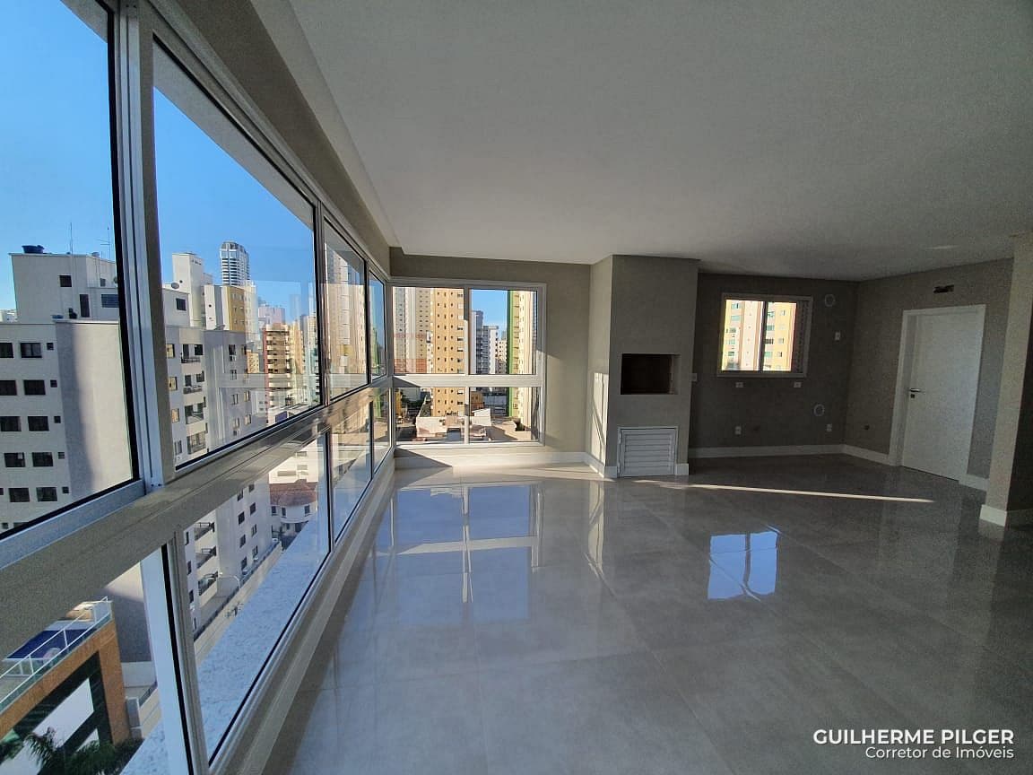 Apartamento no Ed. Biarritz Residence em Balneário Camboriú — foto 1