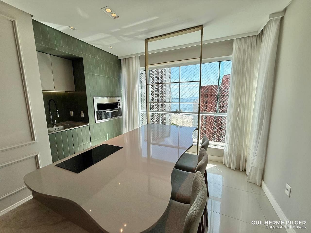 Apartamento no Ed. Villa Serena Home Club em Balneário Camboriú — foto 1