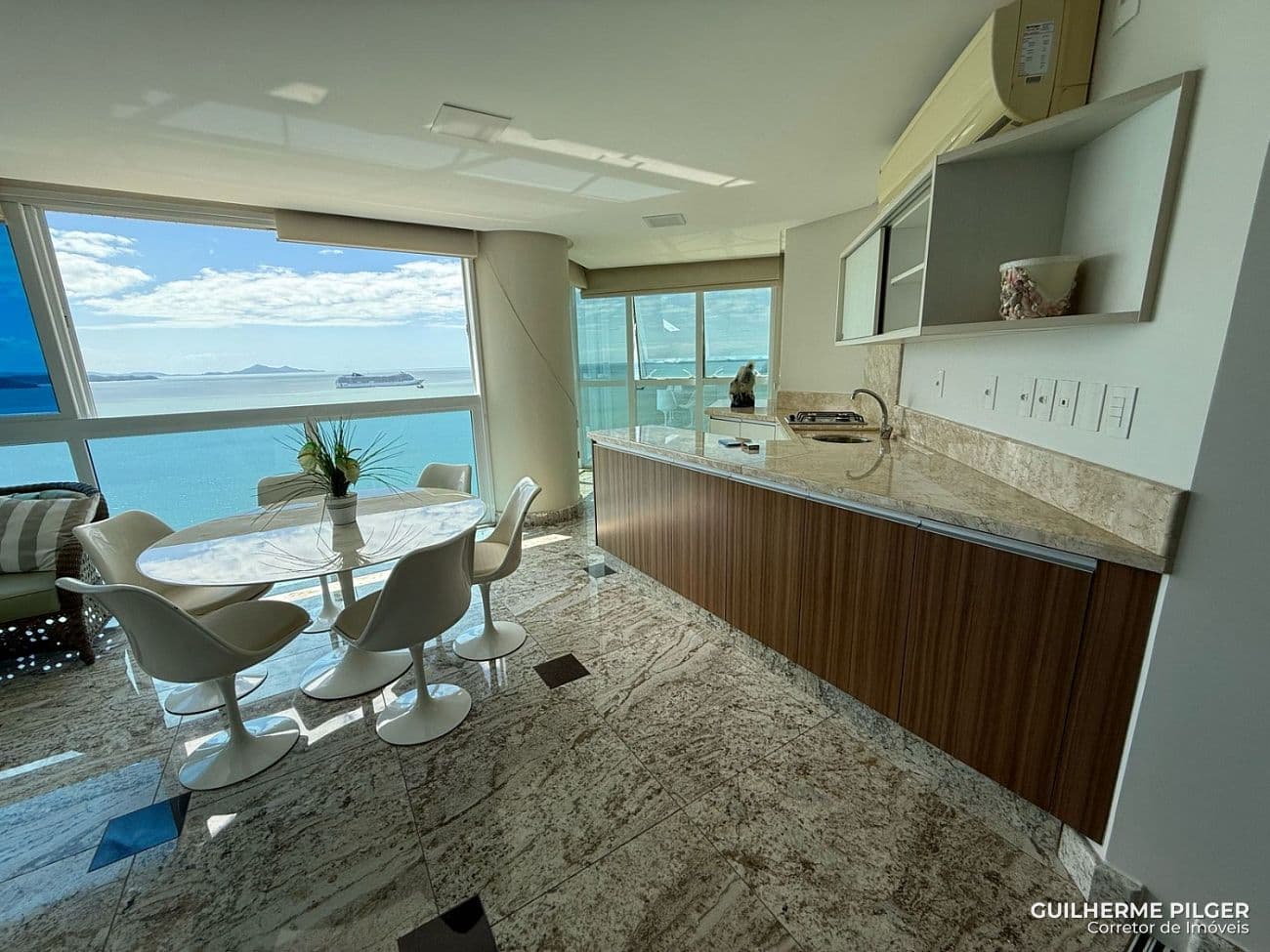 Apartamento frente mar no Ed. Costão da Barra em Balneário Camboriú — foto 1