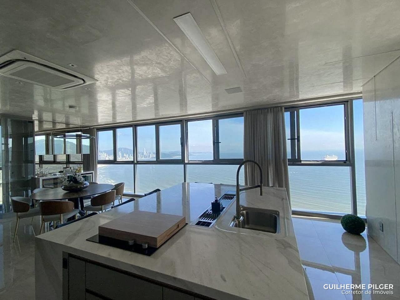 Apartamento no Edifício Copenhagen em Balneário Camboriú — foto 1