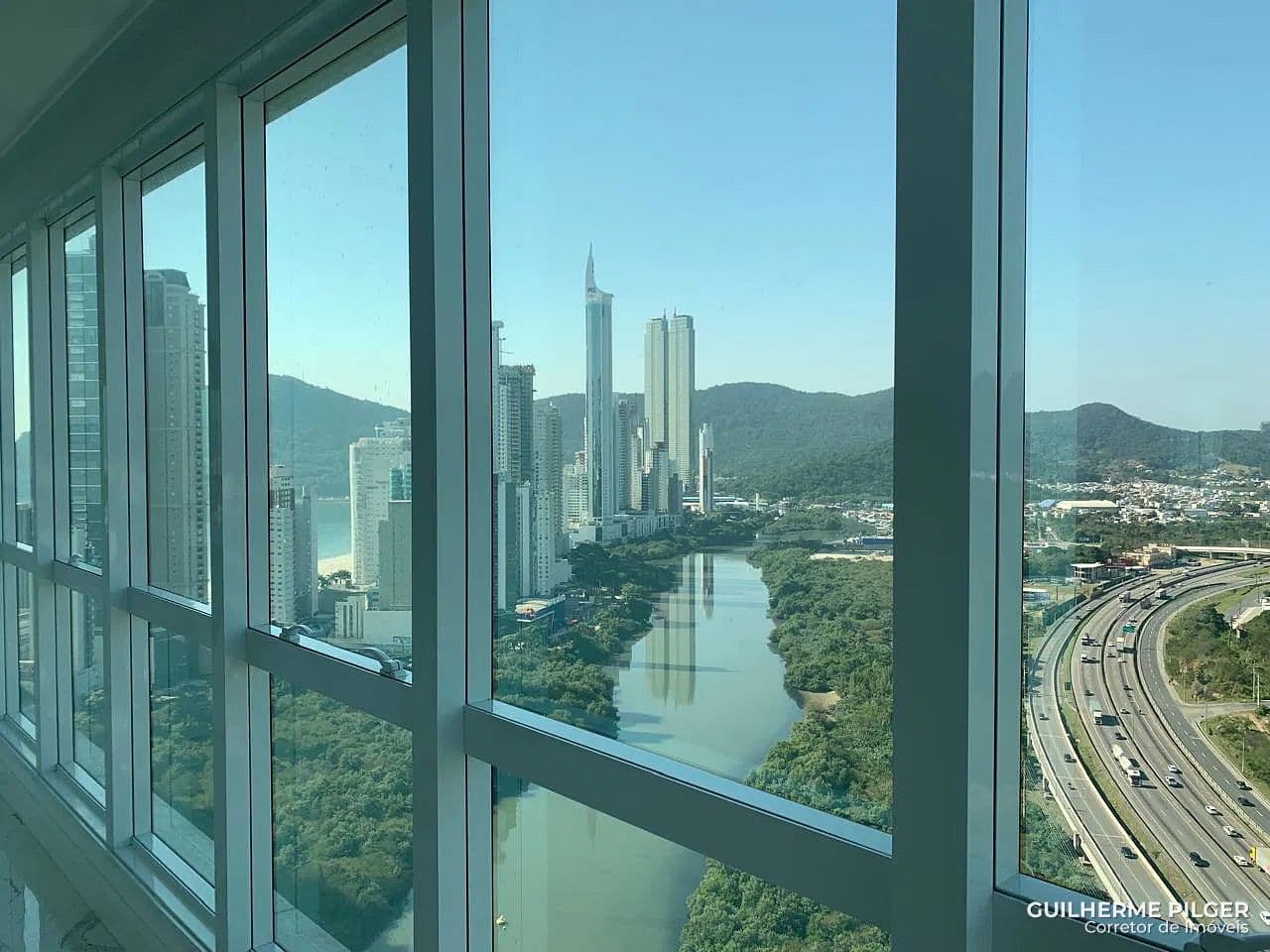 Apartamento no Ed. Marina Beach na Barra Sul de Balneário Camboriú — foto 1