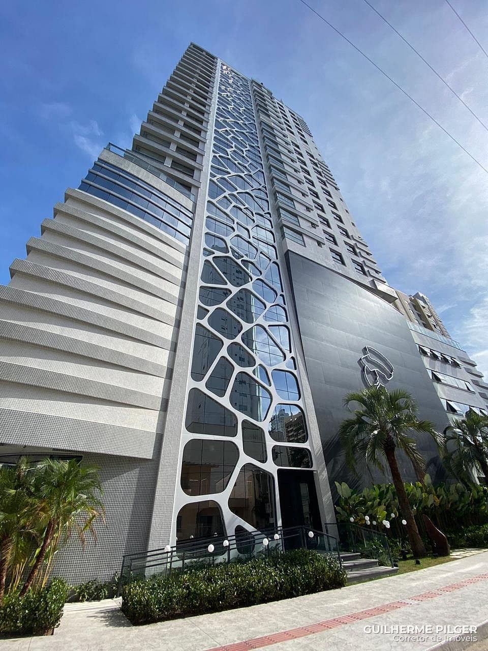 Apartamento no Edifício Torre de Mallorca em Balneário Camboriú — foto 1