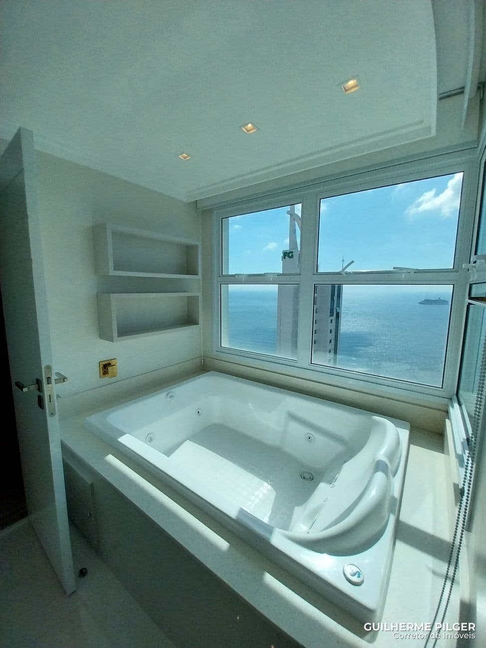 Apartamento no Edifício Eleganza Tower em Balneário Camboriú — foto 1