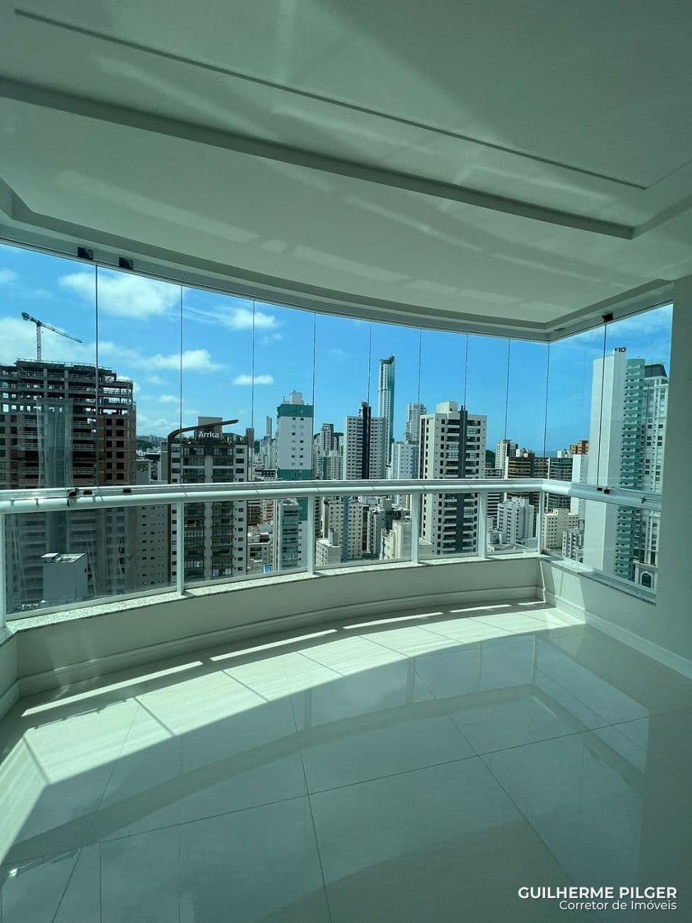 Apartamento no Edifício Torre Esmeralda em Balneário Camboriú — foto 1