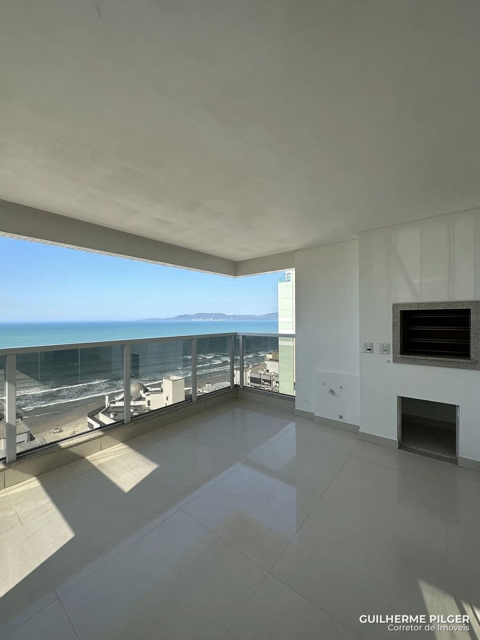 Apartamento no Ed. Abu Dhabi Residence em Meia Praia em Itapema — foto 1