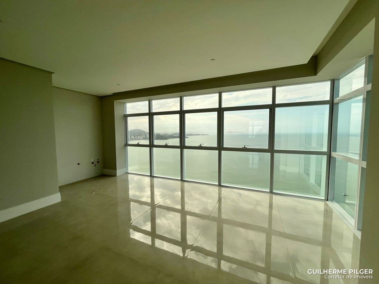 Apartamento no Ed. One Tower em Balneário Camboriú Decorado Frente Mar — foto 1