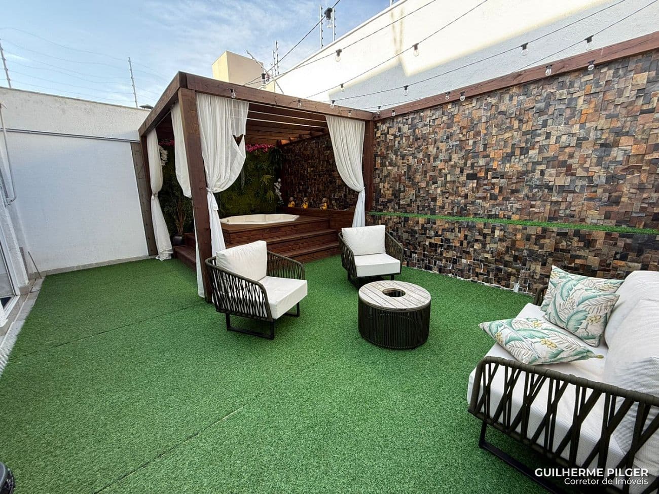 Casa Triplex na Praia dos Amores em Balneário Camboriú — foto 1