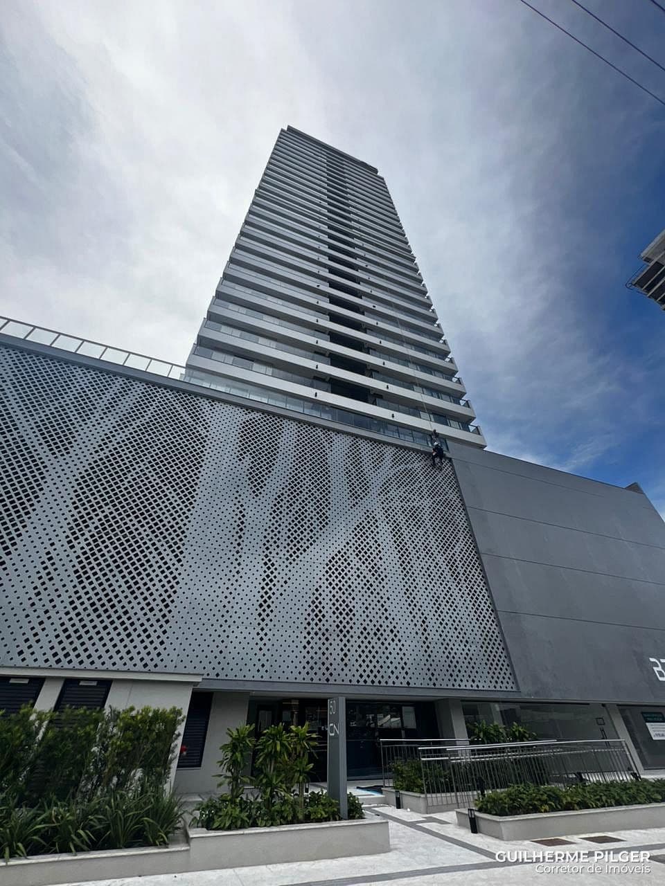 Apartamento no Edifício Brava Breeze Residence na Praia Brava em Itajaí — foto 1