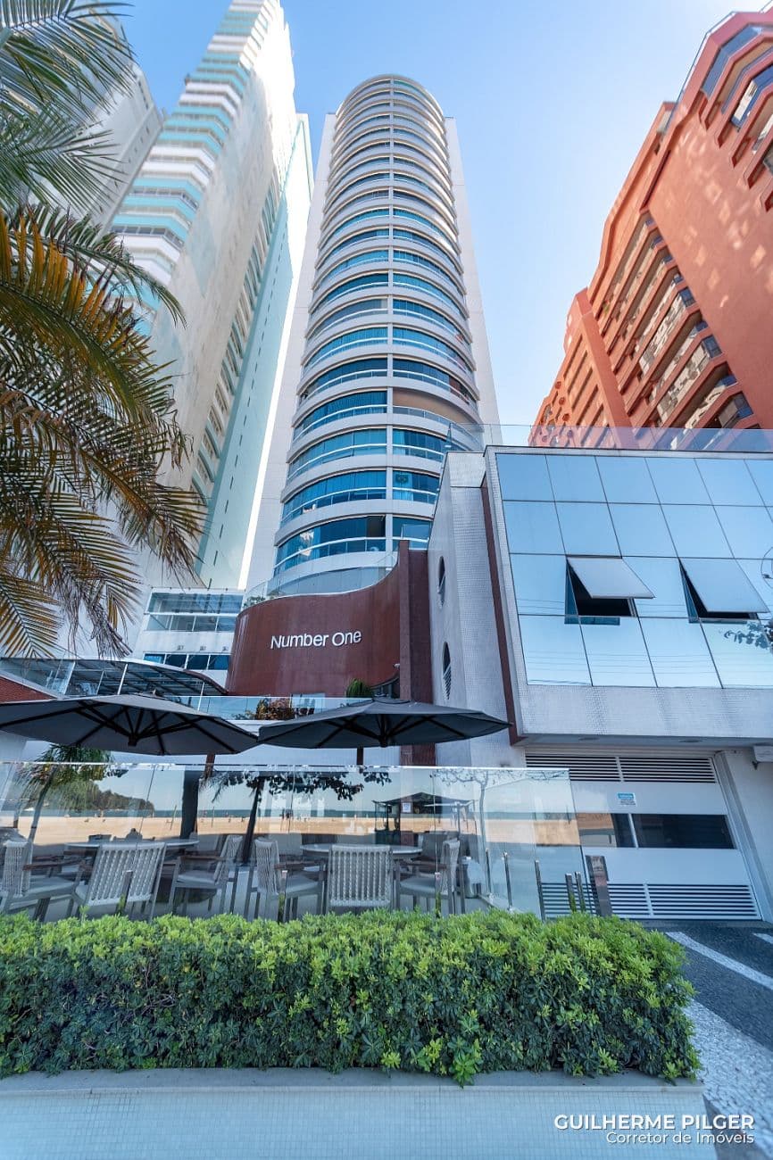 Apartamento no Ed. Number One em Balneário Camboriú — foto 1