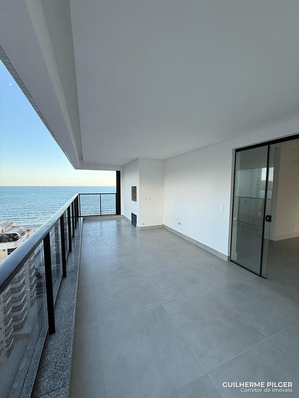 Apartamento no Ed. Diamond Tower em Meia Praia/SC — foto 1