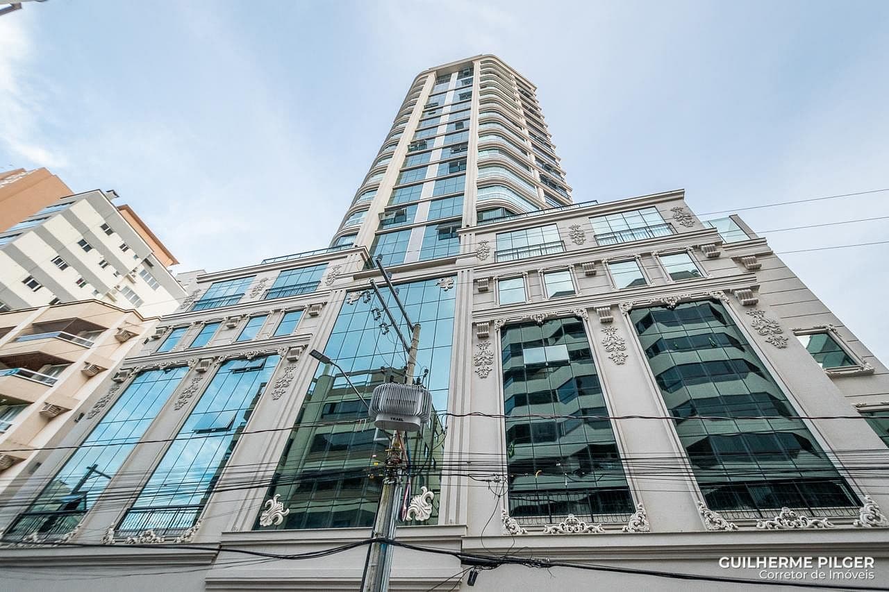 Apartamento no Ed. Toulon Palace Residence em Itapema — foto 1