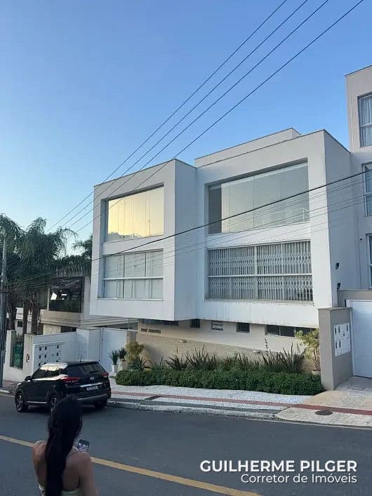 Apartamento Garden à venda na Praia dos Amores - Praia Brava — foto 1