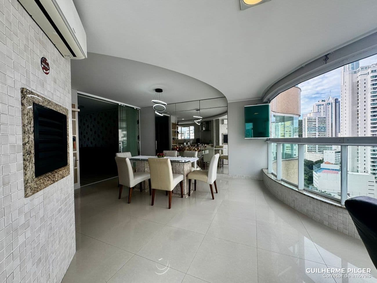 Apartamento no Ed. Aquarela Brasil em Balneário Camboriú — foto 1