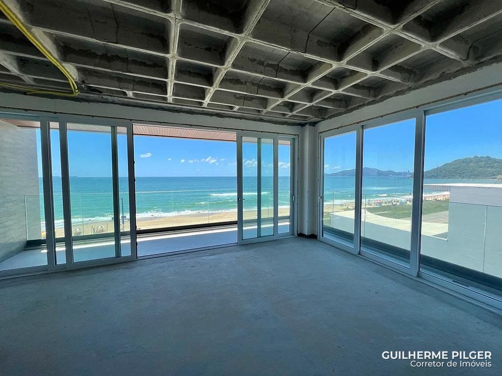 Apartamento Frente Mar no Edifício Bay House na Praia Brava em Itajaí — foto 1