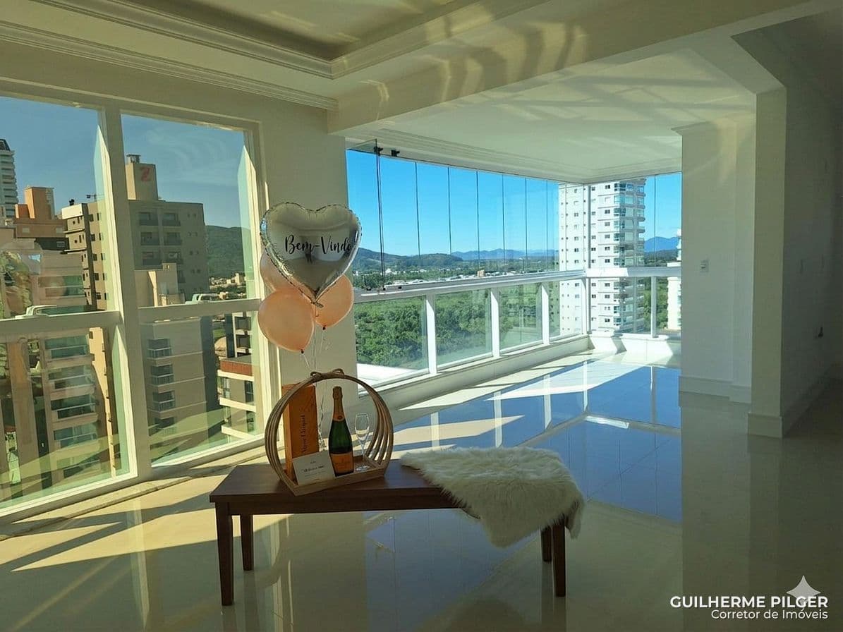 Apartamento no Ed. Rosas de Provence em Meia Praia - Itapema — foto 1