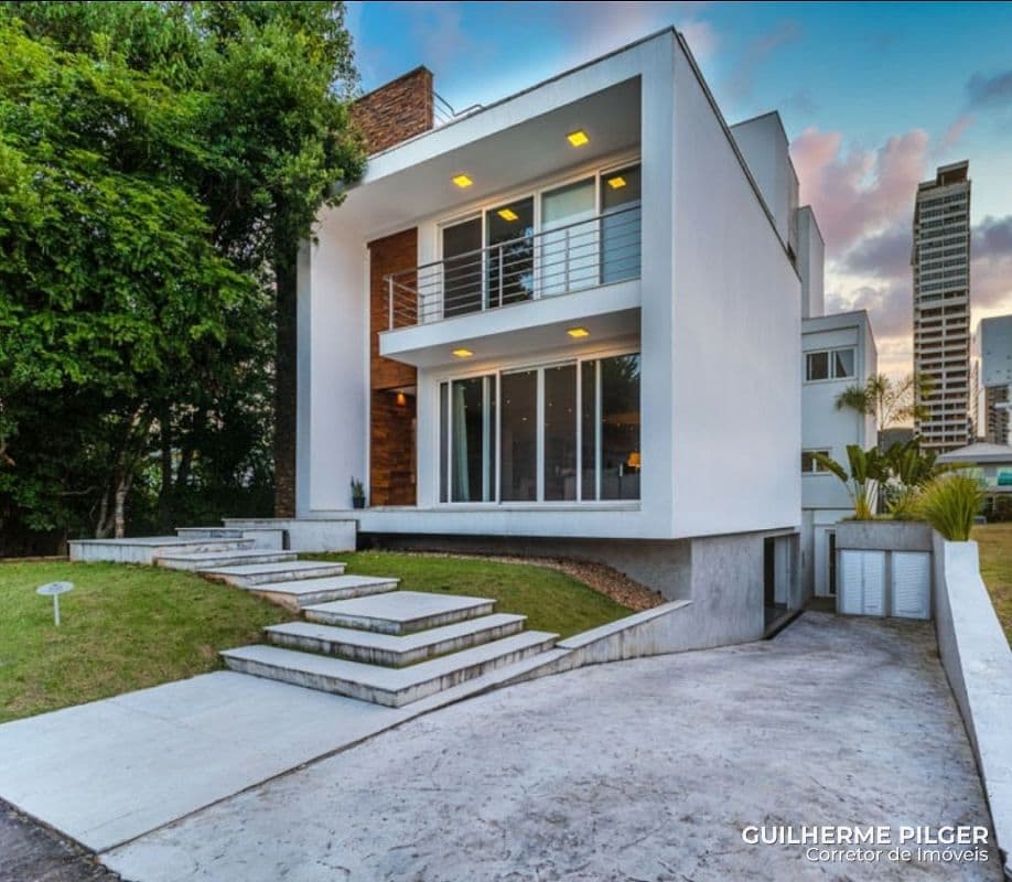 Casa no Condomínio Fechado Porto Riviera na Praia Brava em Itajaí — foto 1