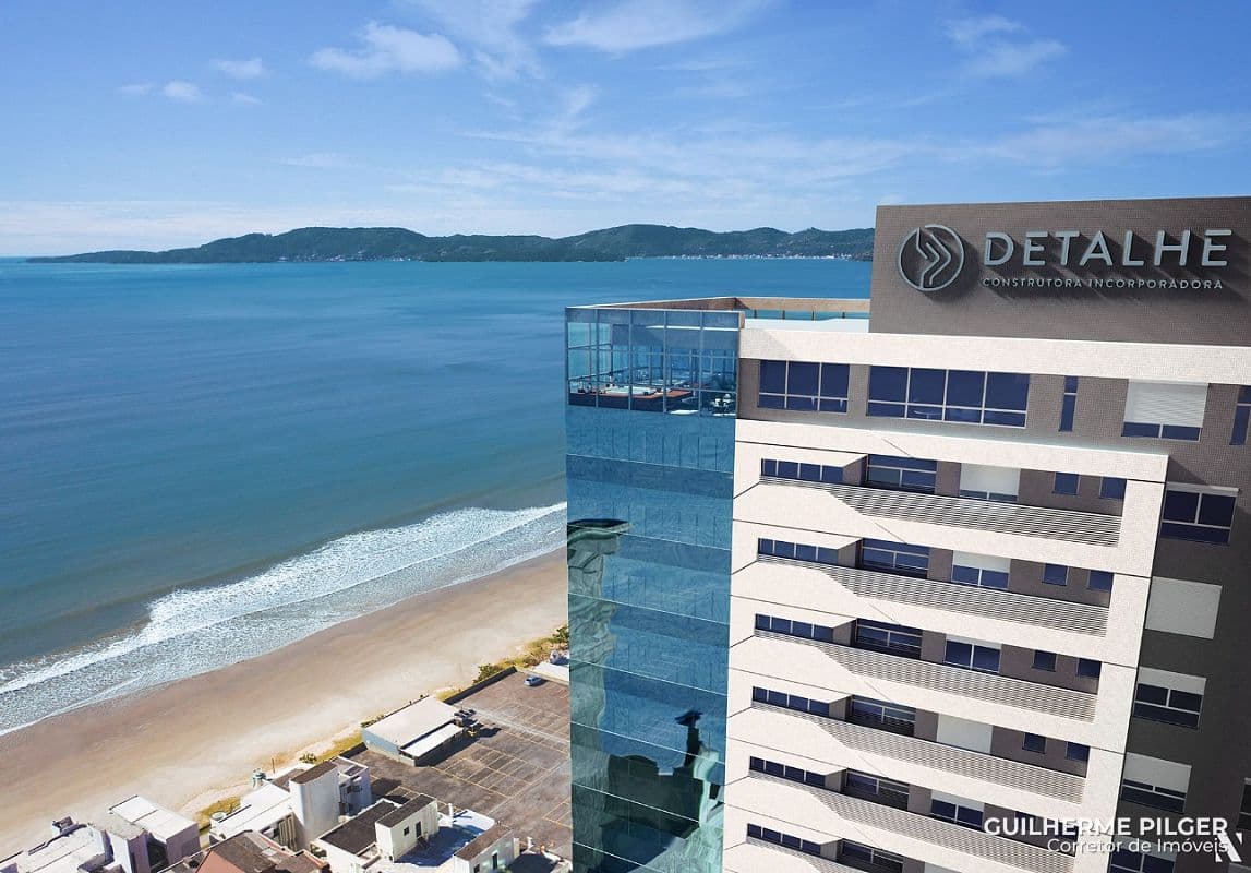 Apartamento no Ed. Illuminato Residencial em Meia Praia em Itapema — foto 1