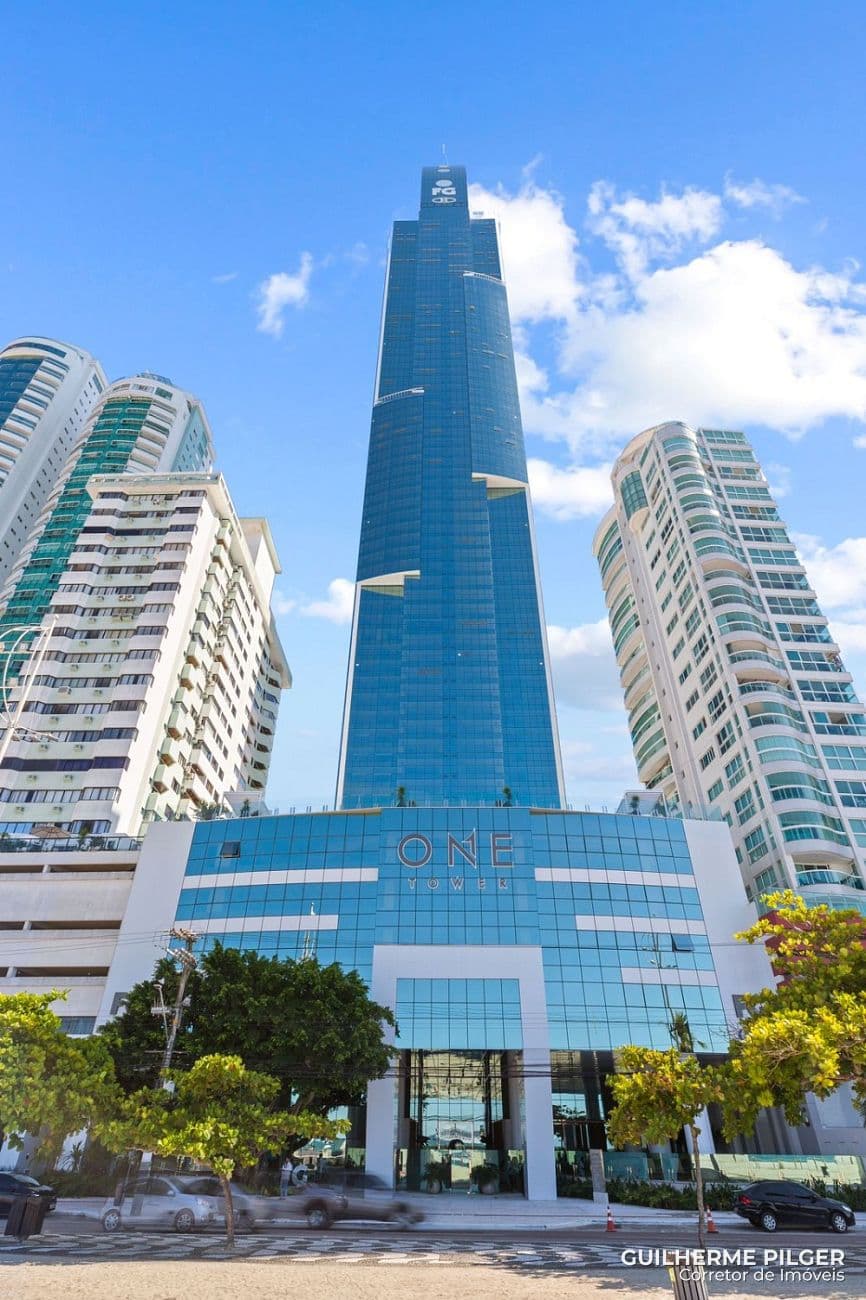 Apartamento no Ed. One Tower em Balneário Camboriú — foto 1