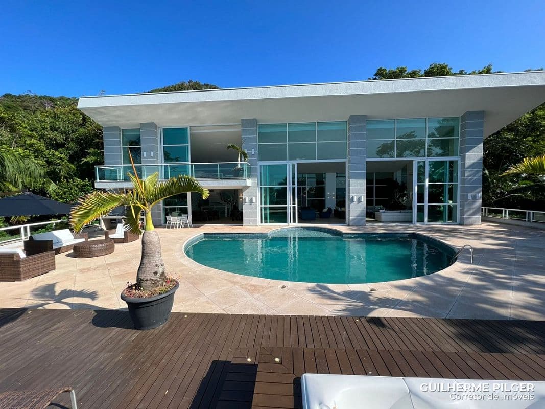 Casa com vista para o mar no Condomínio Horizontal Costa Azul em Balneário Camboriú — foto 1