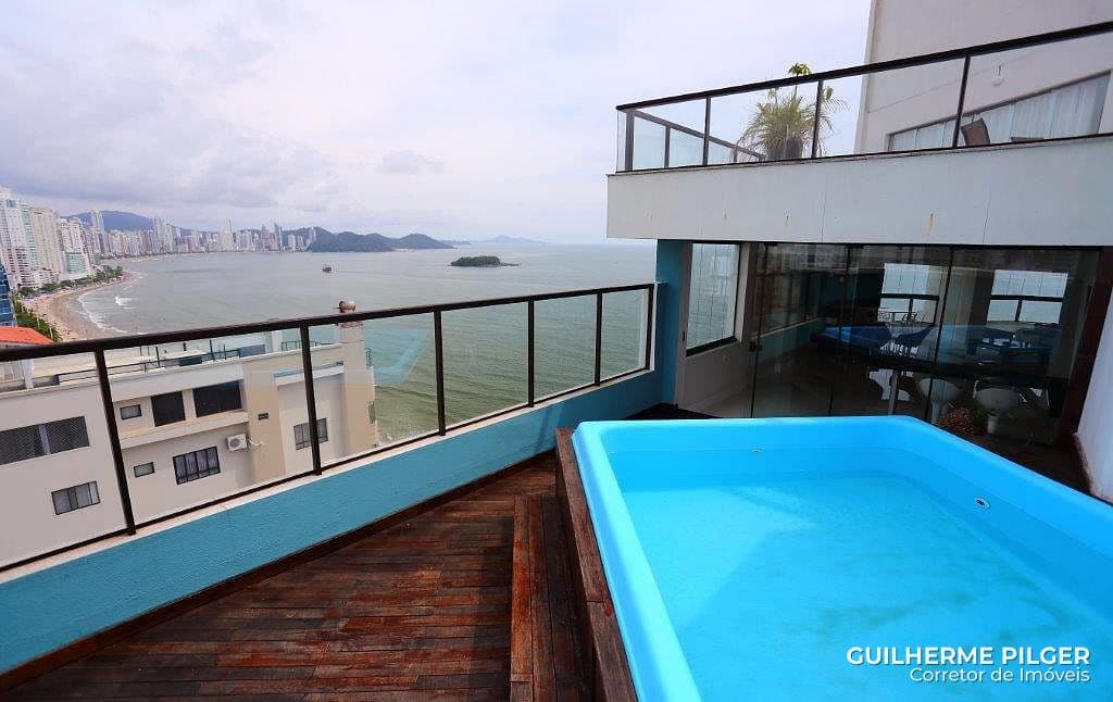 Cobertura Duplex frente mar no Ed. Ilha de Itacuruca em Balneário Camboriú — foto 1