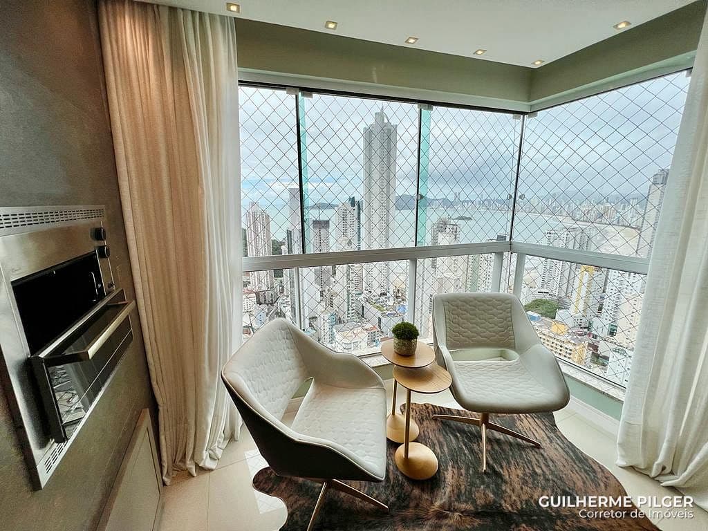 Apartamento no Ed. Império das Ondas em Balneário Camboriú — foto 1