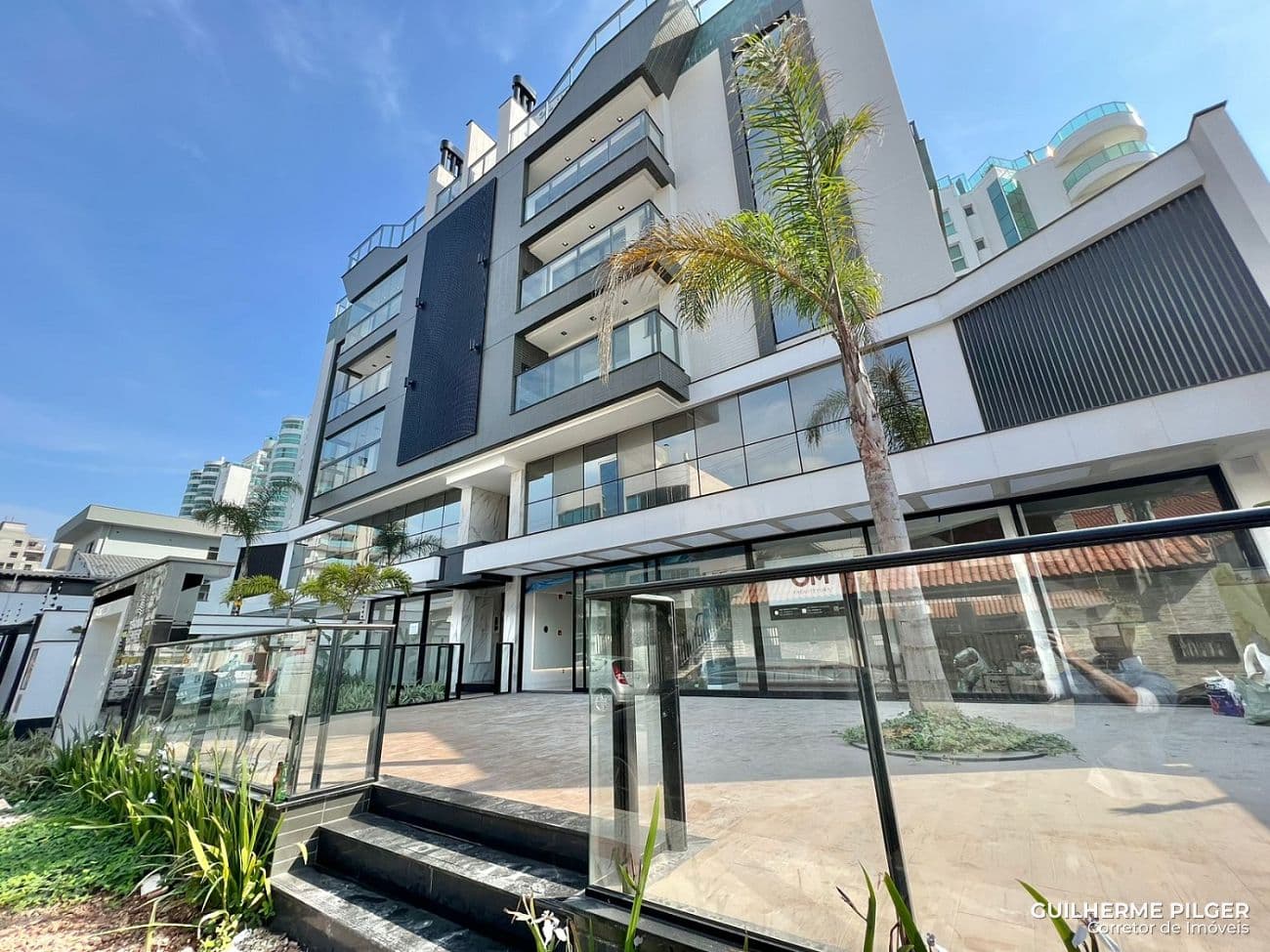 Apartamento no Ed. Brava Center Residence na Praia Brava em Itajaí — foto 1