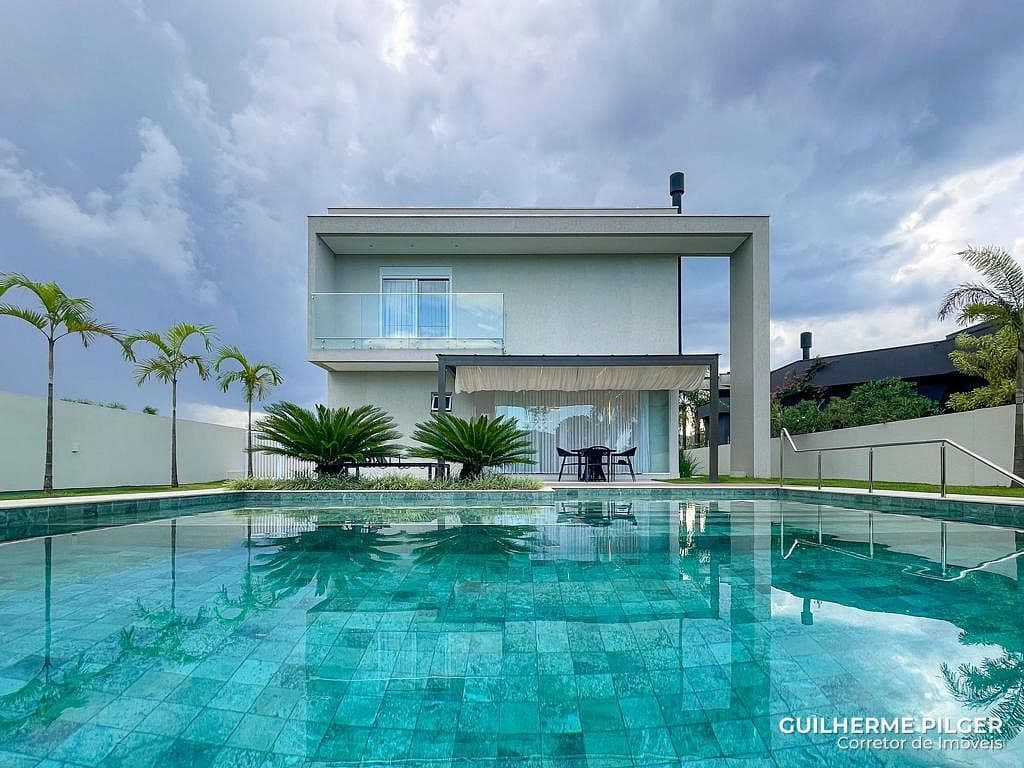 Casa no Condomínio Reserva Camboriú Yacht & Golf em Camboriú — foto 1