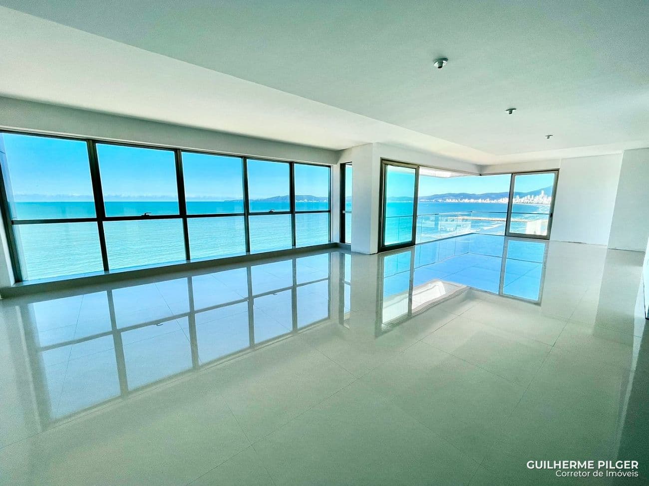 Cobertura Frente Mar no Edifício Victor Hugo em Itapema — foto 1