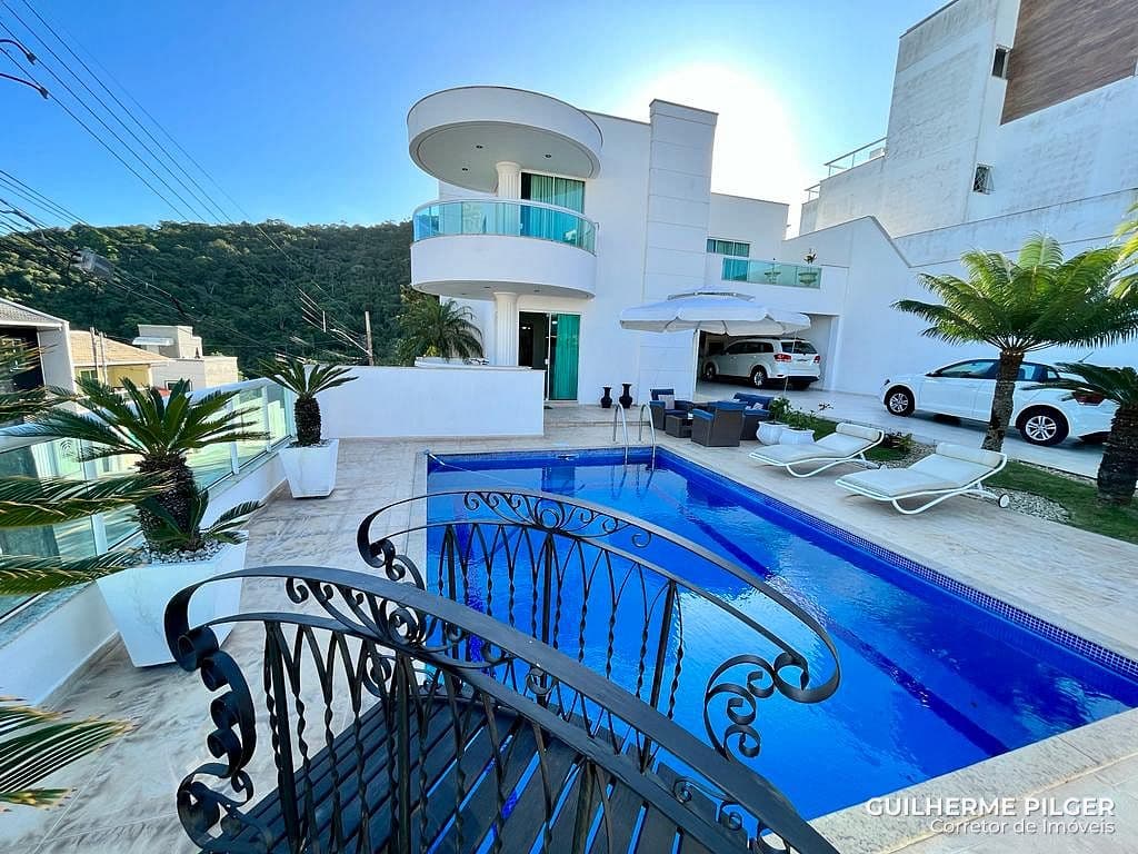 Casa em Balneário Camboriú — foto 1