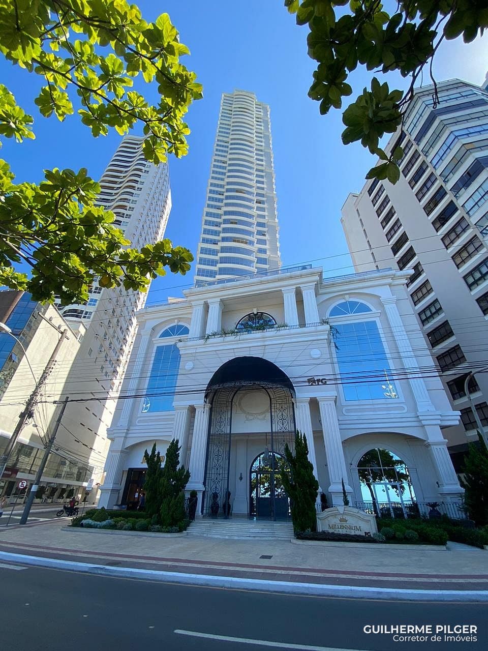 Apartamento no Ed. Millennium Palace em Balneário Camboriú — foto 1