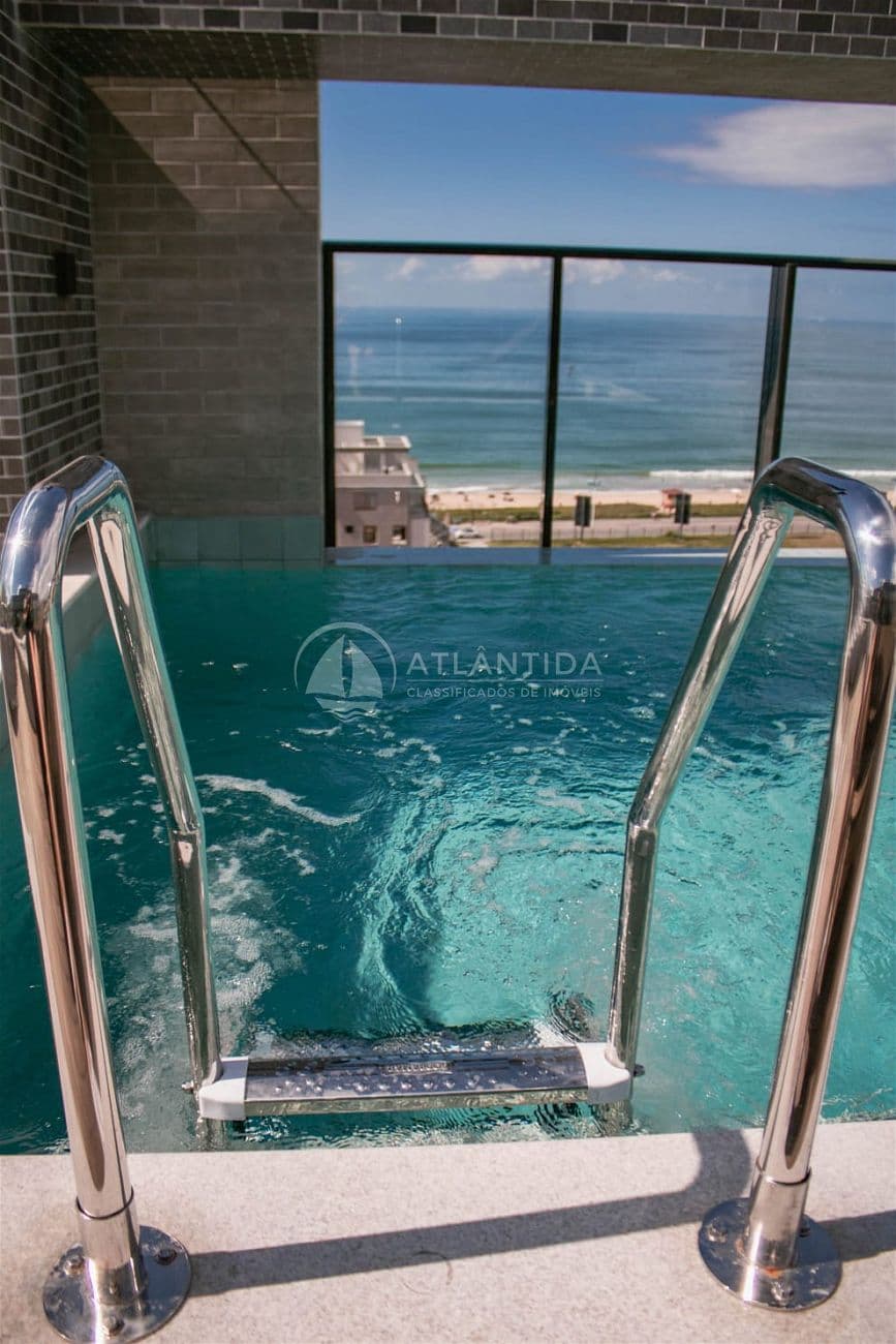 Apartamento com 3 suítes e 2 garagens na Praia Brava — foto 1