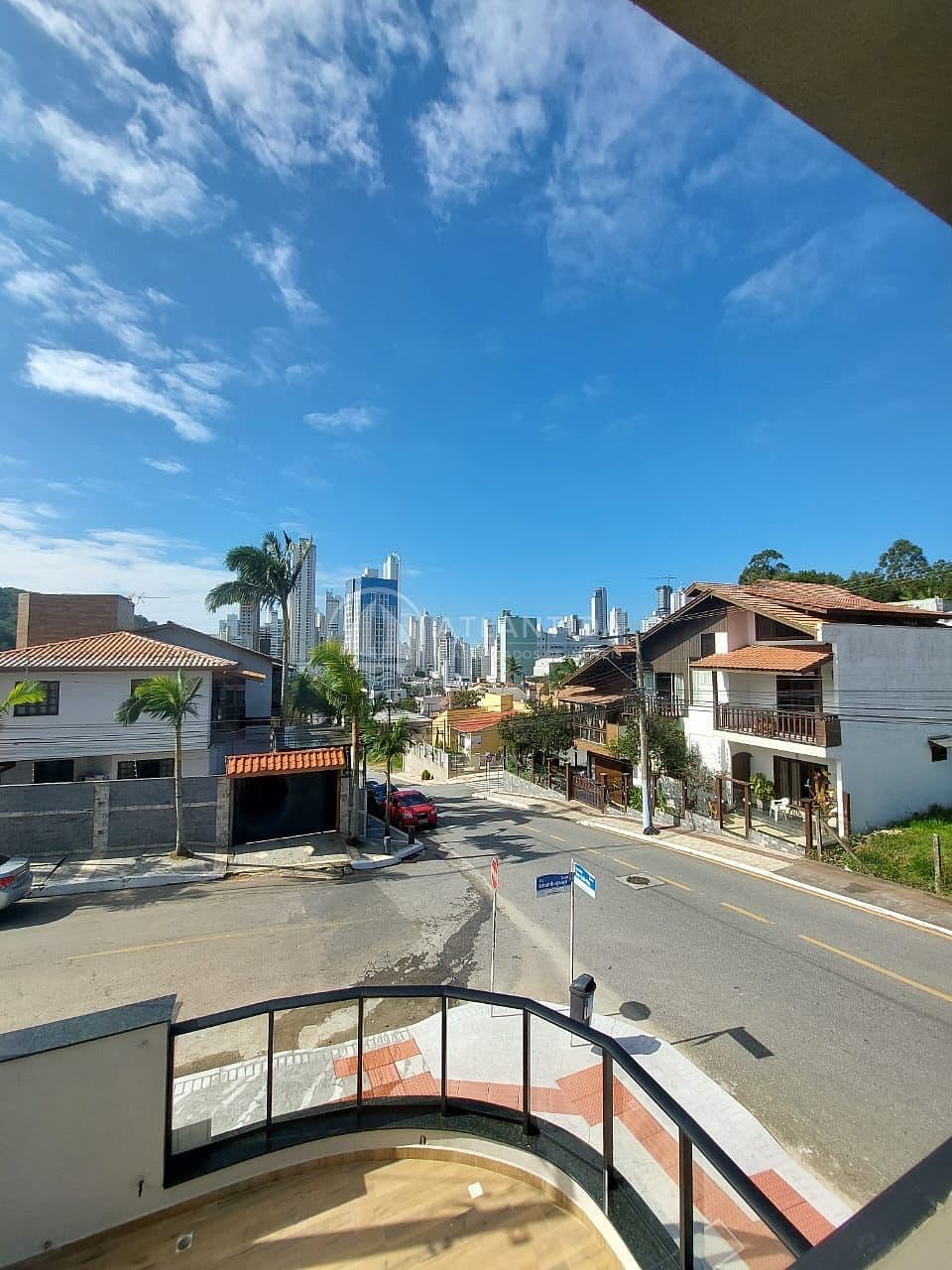 Sobrado Novo com 3 suítes em Balneário Camboriú — foto 1