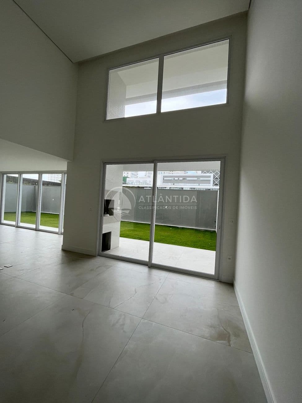 Apartamento Garden com 3 suítes na Praia Brava — foto 1
