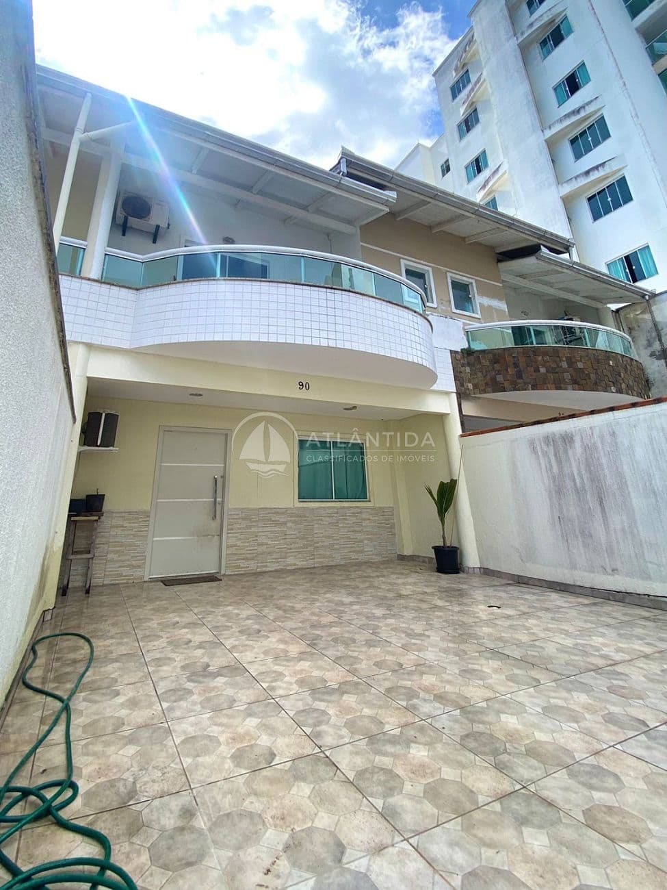 Sobrado 03 dormitórios - Santa Regina - Camboriú — foto 1