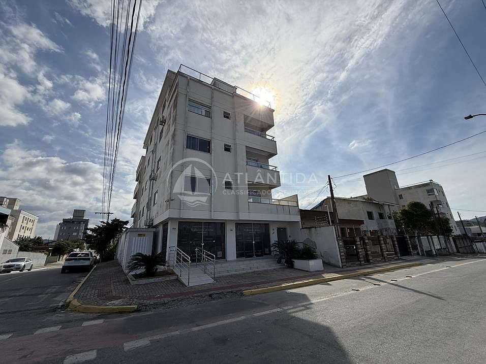 Apartamento com 2 dormitórios no bairro Areias - Camboriú — foto 1