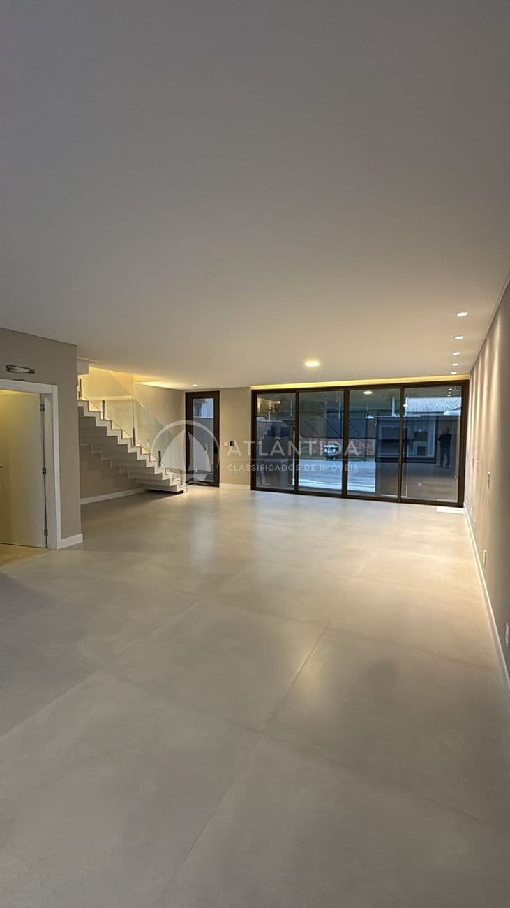 Sobrado Novo com 3 suítes sendo 1 com closet e Hidro — foto 1