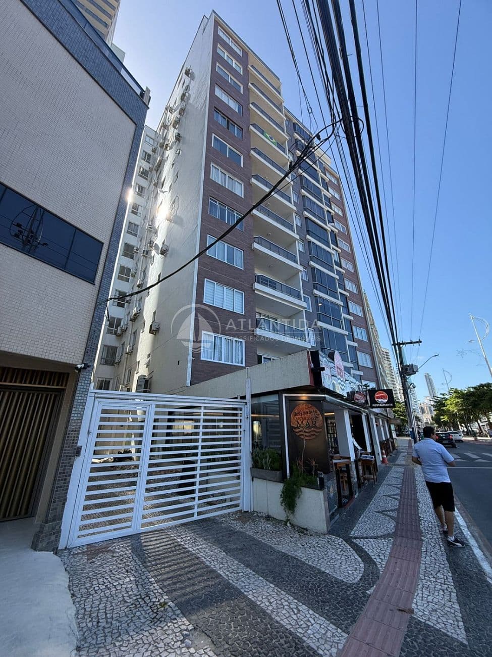 Apartamento com 2 dormitórios (1 sendo suíte) Centro Balneário Camboriú — foto 1