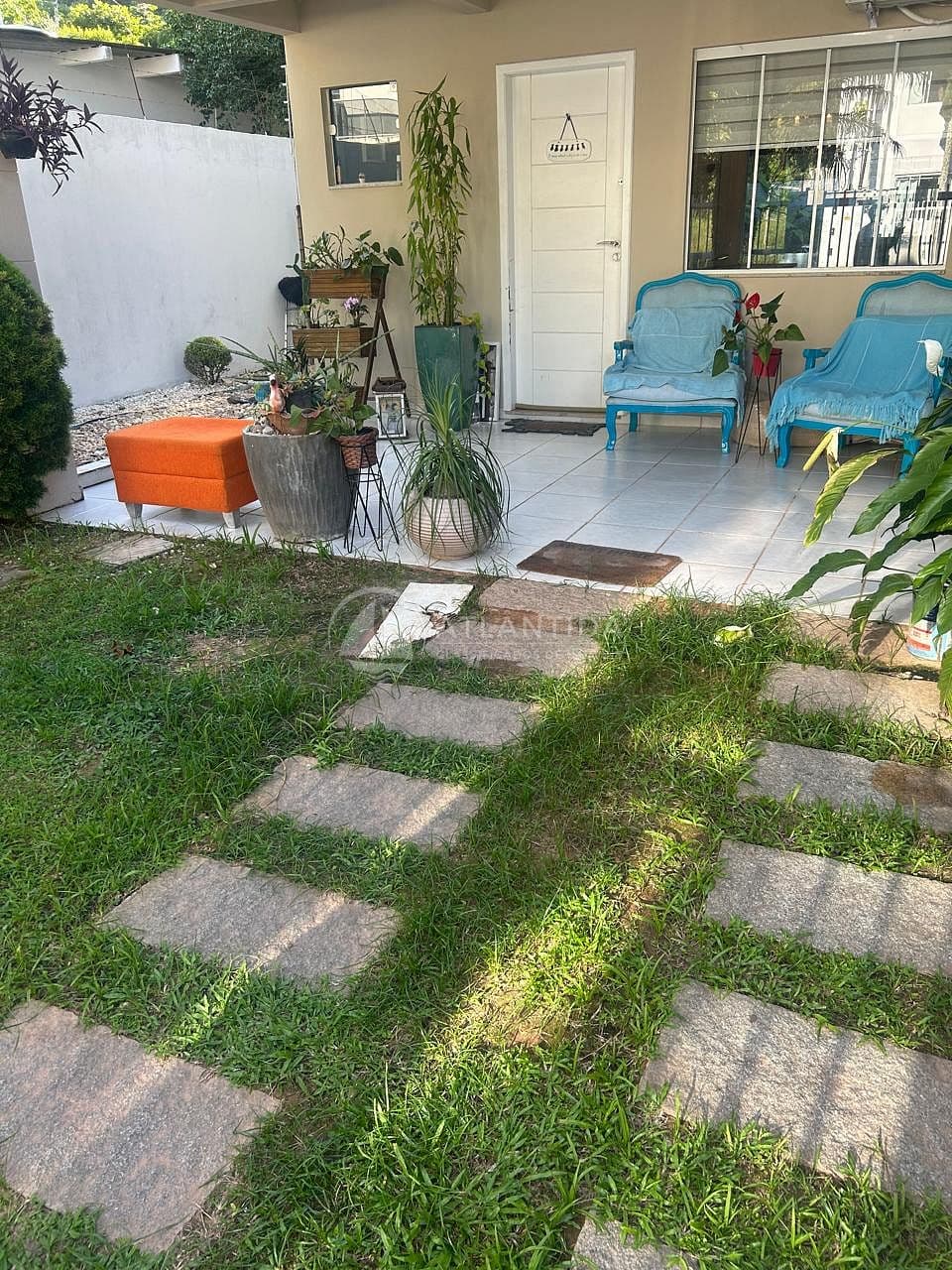 Sobrado com 3 dormitórios na Praia dos Amores — foto 1