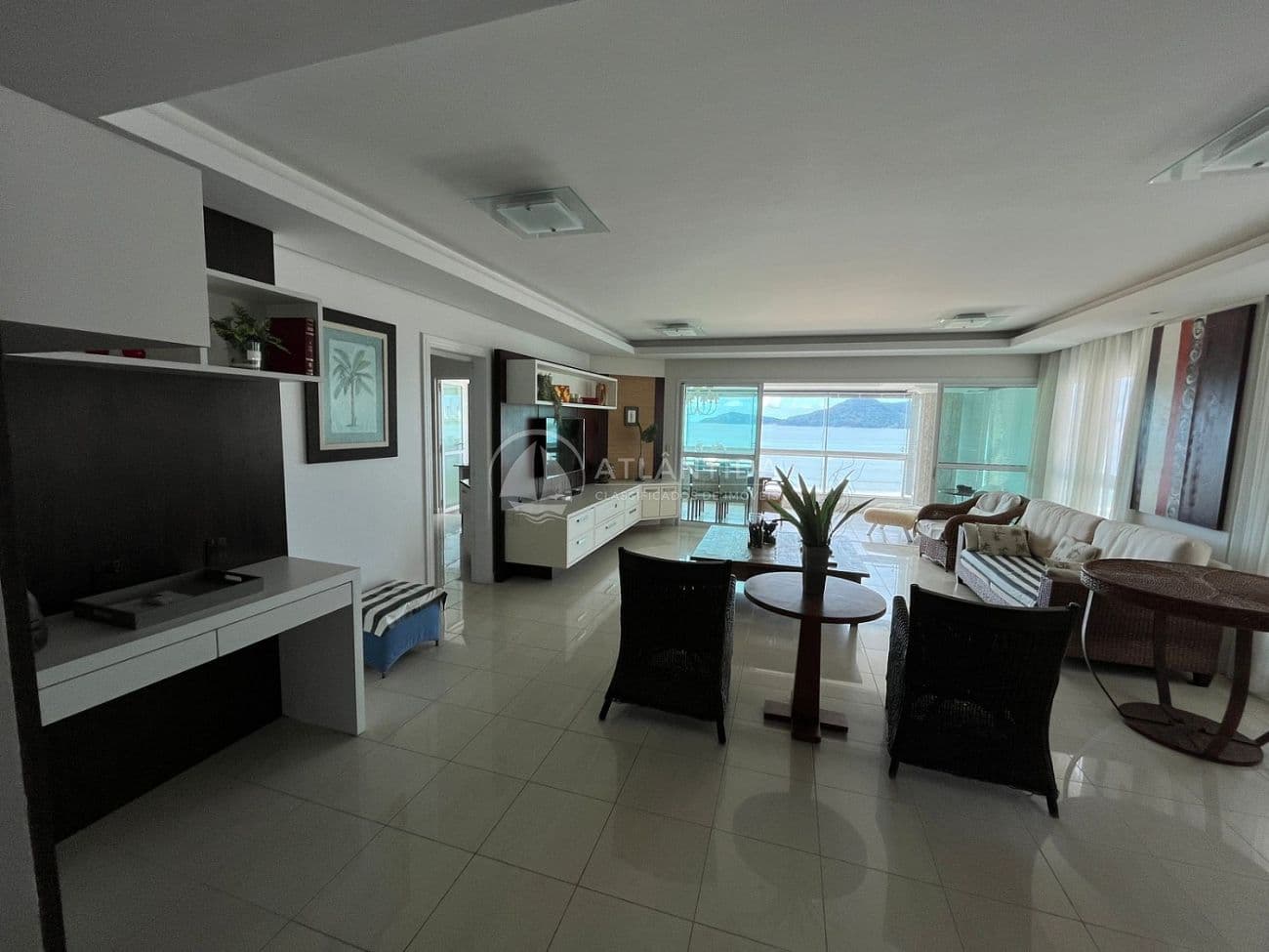 Apartamento frente mar com 3 suítes em Balneário Camboriú — foto 1