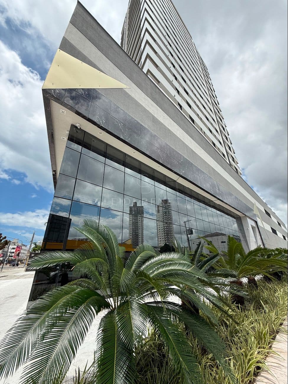 Apartamento de 3 suítes Centro de Itajaí - Excelente oportunidade — foto 1