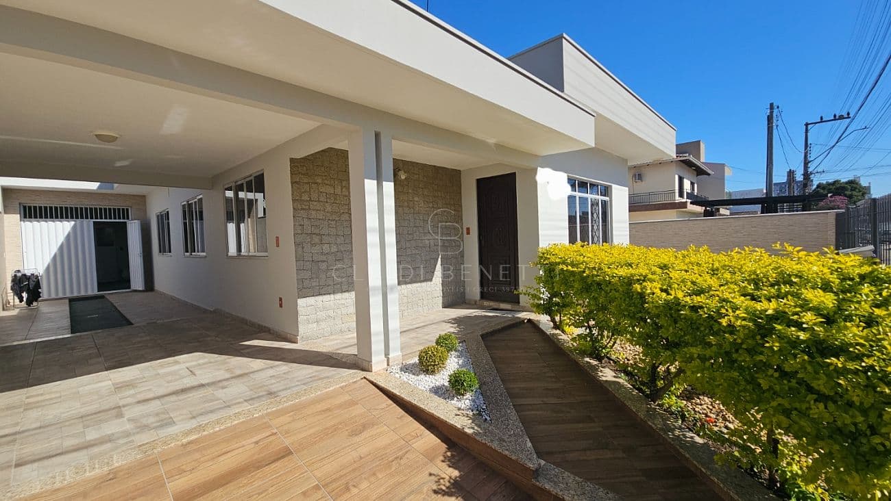 Casa 4 dormitórios - Bairro São Judas - Itajaí-SC — foto 1