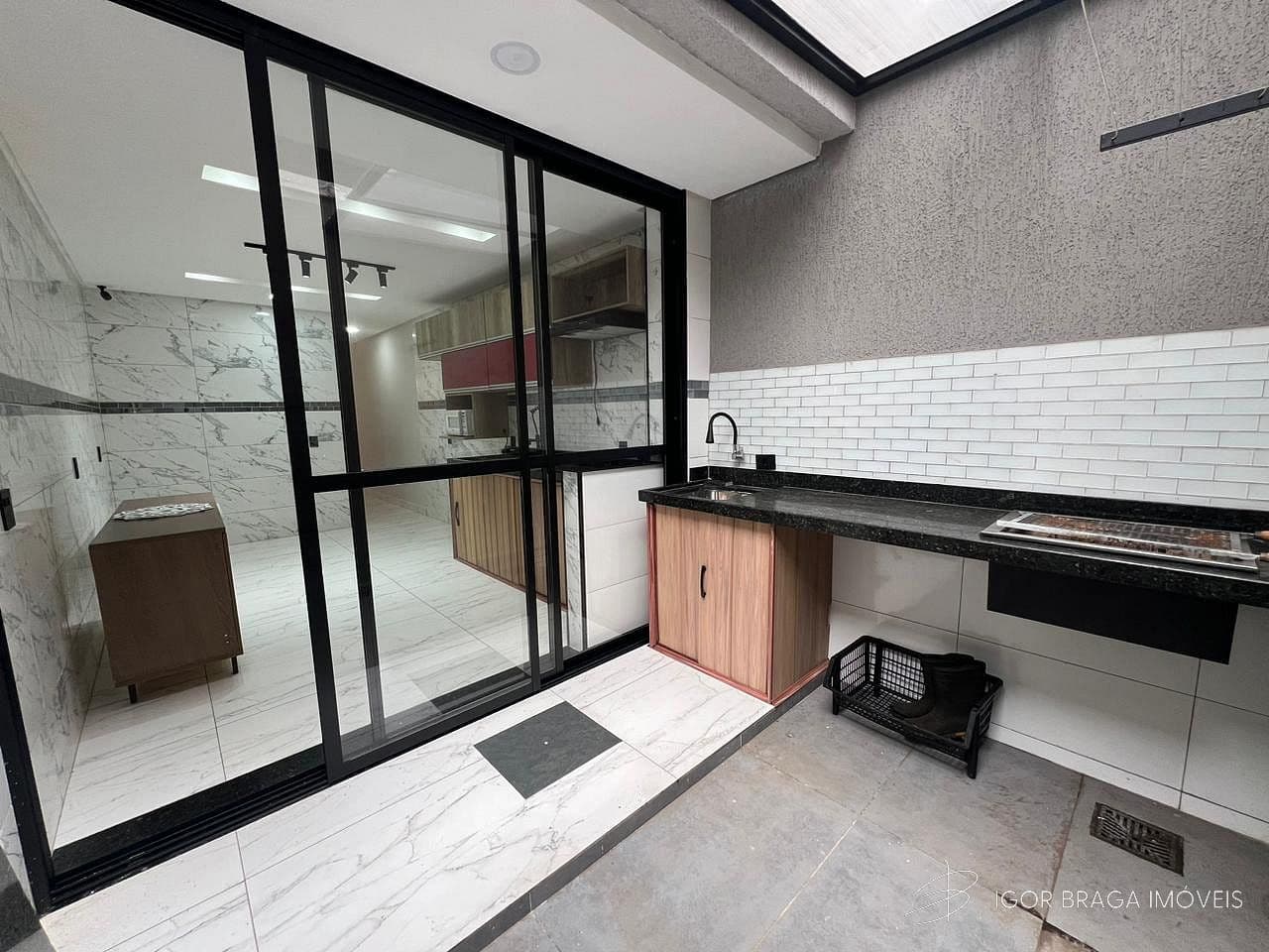 EXCELENTE CASA, AMPLA E COM ÁREA DE LAZER — foto 1