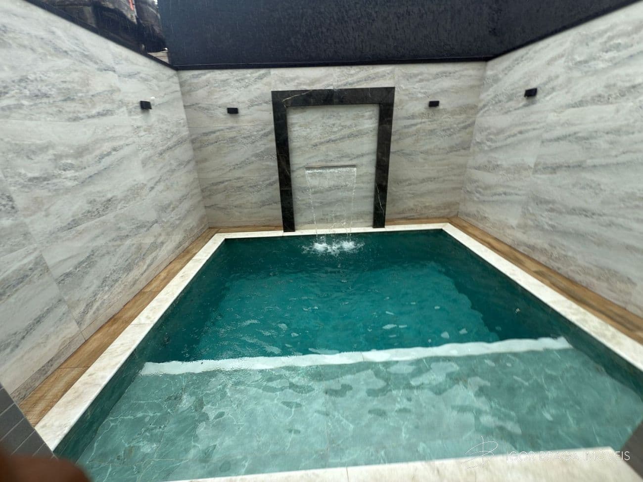 BELÍSSIMA CASA TRÍPLEX, AMPLA E ÀREA DE LAZER — foto 1