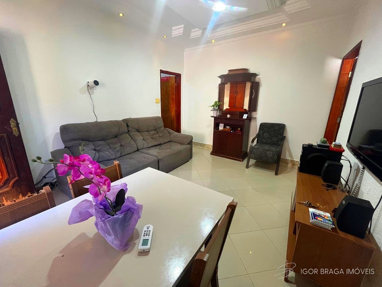 BELÍSSIMA CASA, AMPLA E À 800M DO MAR — foto 1