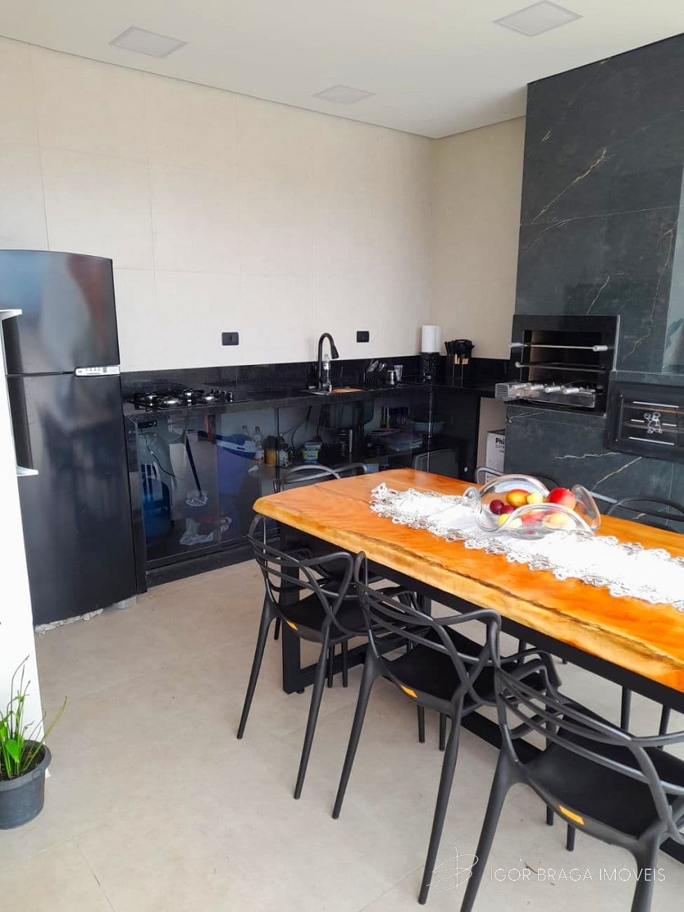 BELÍSSIMA CASA, AMPLA E À 130M DO MAR — foto 1