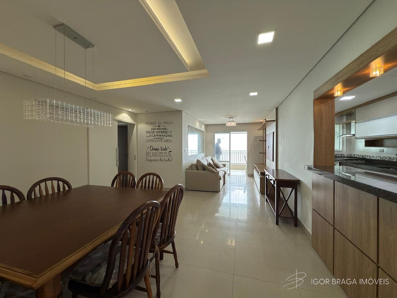 EXCELENTE APARTAMENTO, FRENTE MAR E COM ÁREA DE LAZER COMPLETO — foto 1